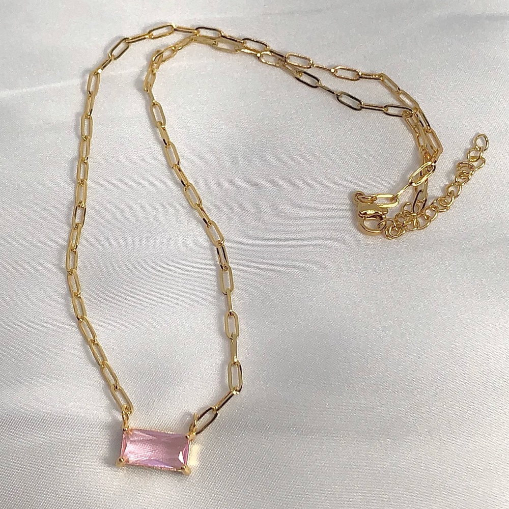👙$5 Clear Out Sale👛 
✨🕯️Rectangle cut Pink stone Chain Necklace